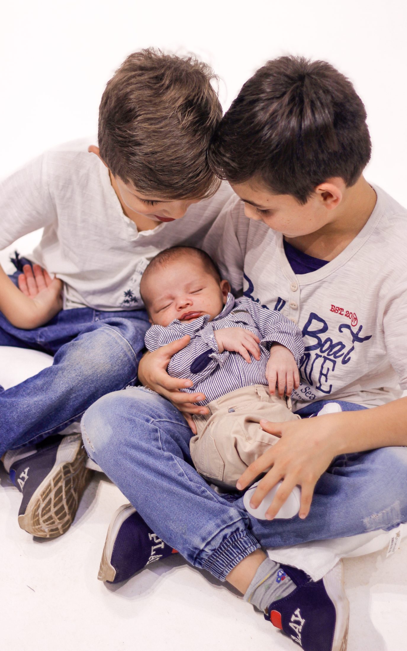 Foto de bebê recém-nascido em estúdio